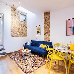Historic Center Renovated Apartment- Amazing Location-by Likehomeflorence Florencia